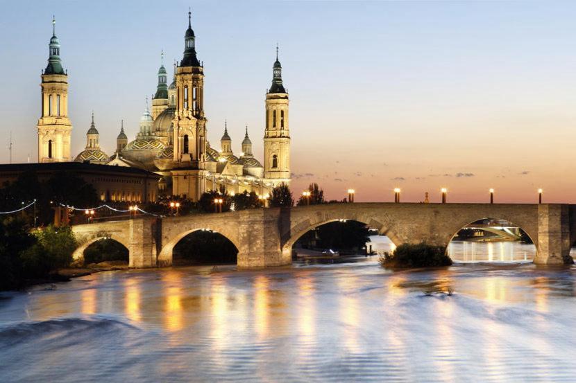 شقة Zaragoza Y Sus 2 Catedrales المظهر الخارجي الصورة